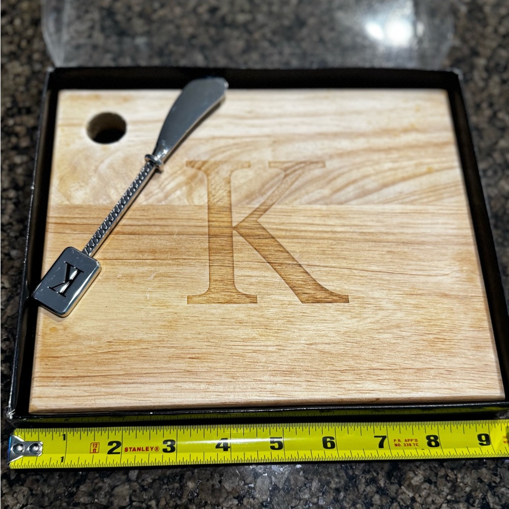 🏷️ Wooden Cheese Board with Spreader personalized with letter “K” NWT